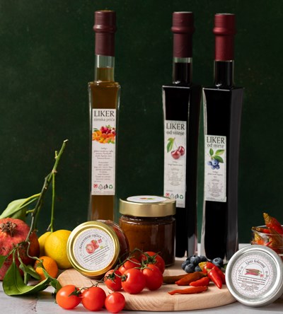 Liker (od masline, lovora, kadulje, samoniklog voća,  kamilice), Džem od smokve, Koncentrat rajčice, Linija proizvoda – Likeri, Rakija od smokve, Ljuti feferoni